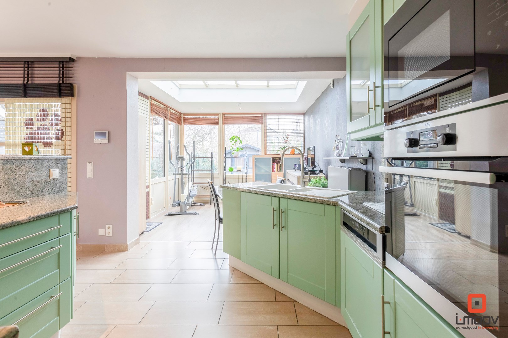 Perfect gelegen gezinswoning met prachtige tuin 