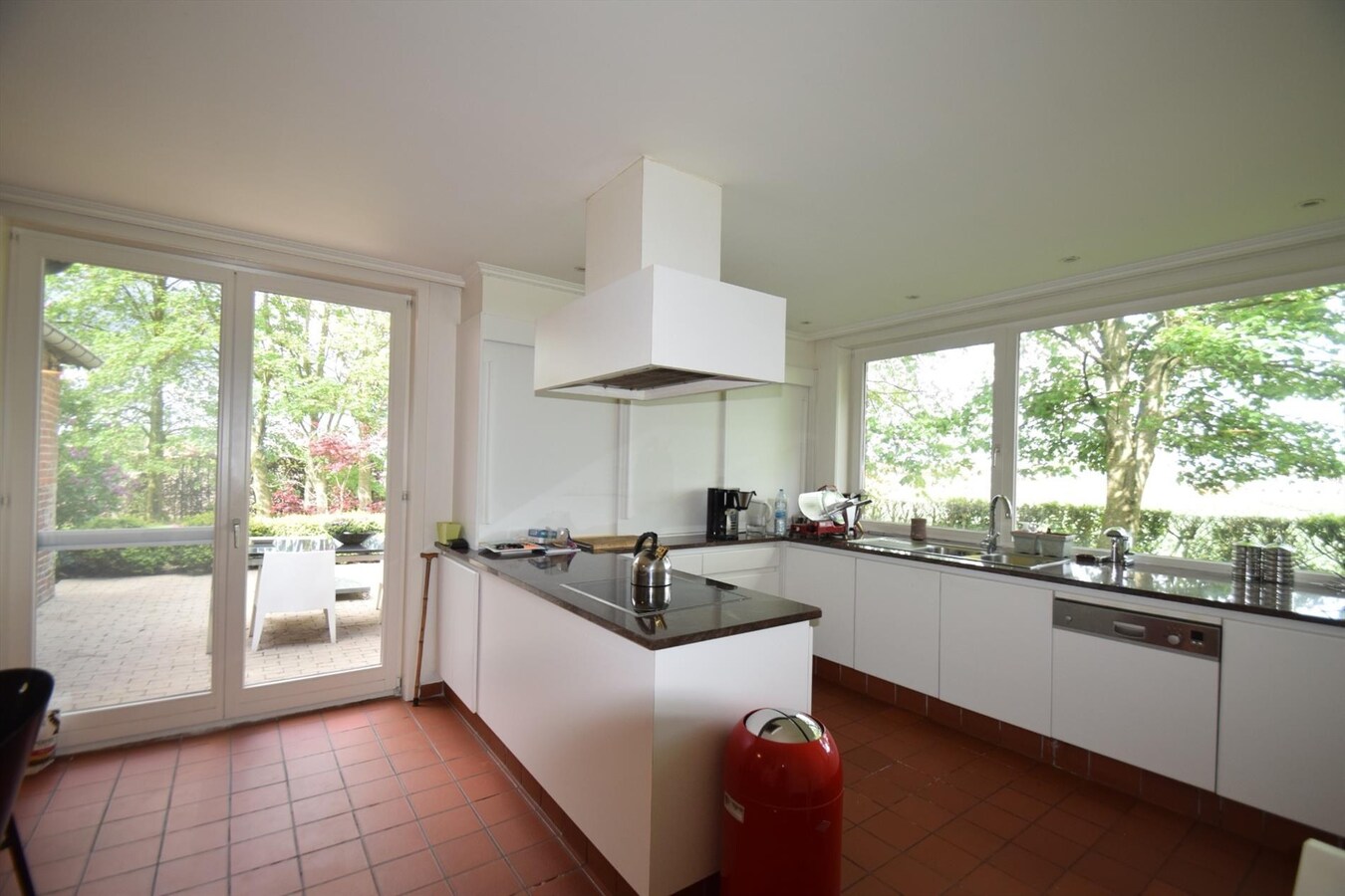Authentieke hoeve op 3886 m² grond, landelijk gelegen met prachtige tuin. PAS VRIJ VANAF 15 JAN. 2026!! 
