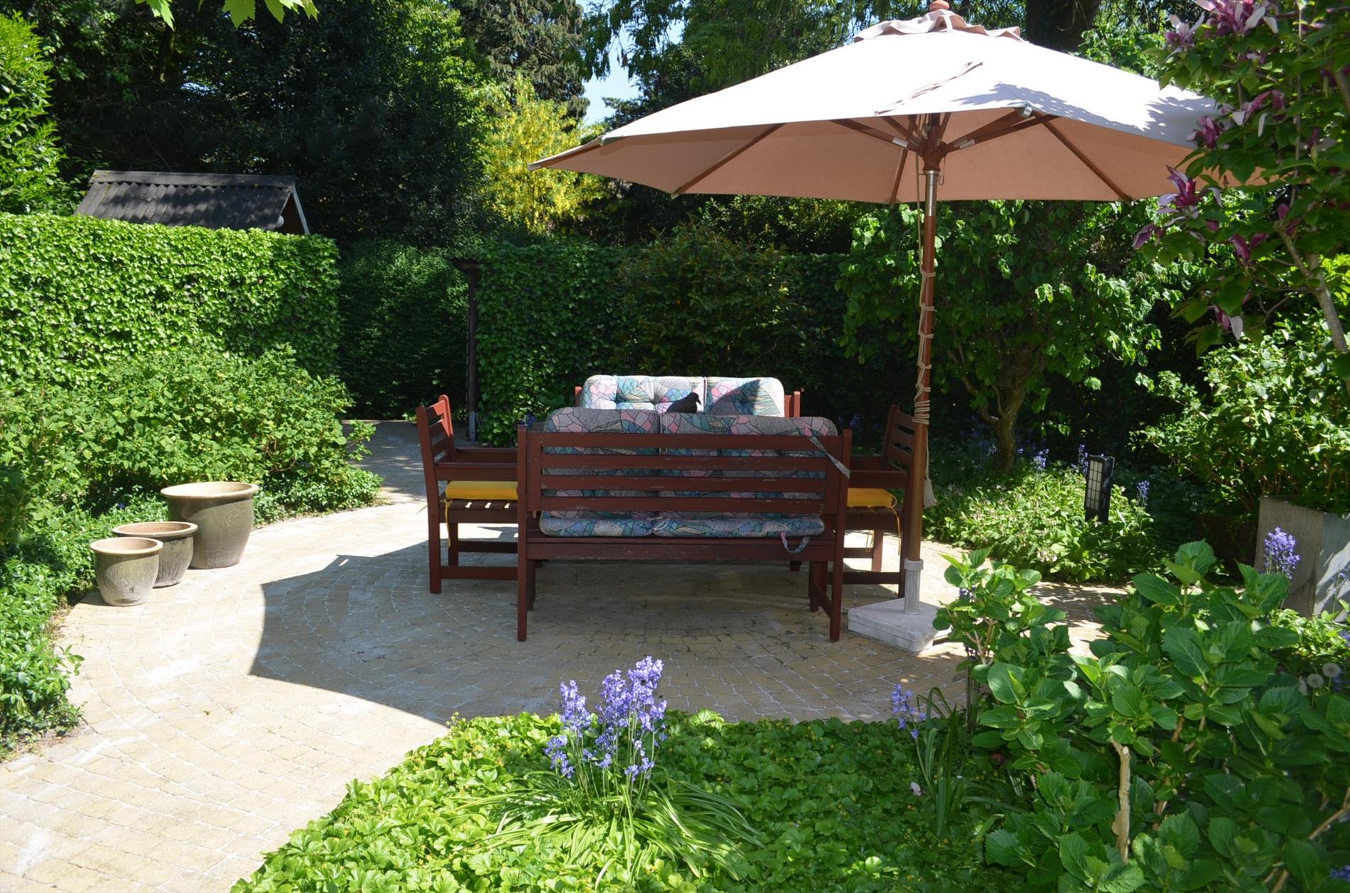 Ruime stijlvolle bel-etage met praktijkruimte, 5 slaapkamers en tuin te centrum Eeklo 