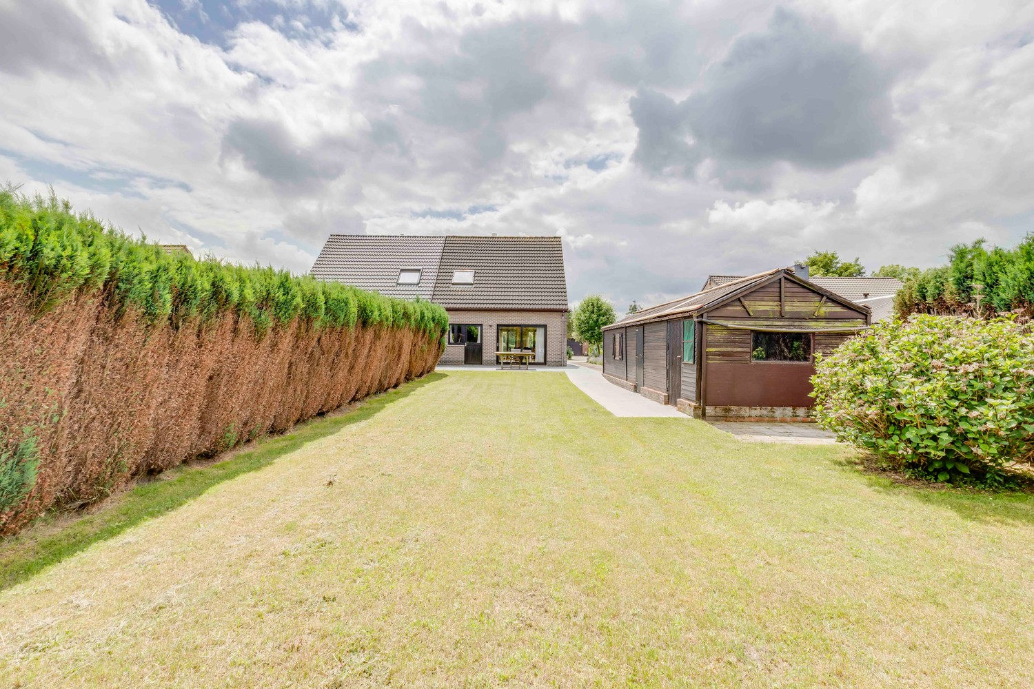 Instapklare half open bebouwing 