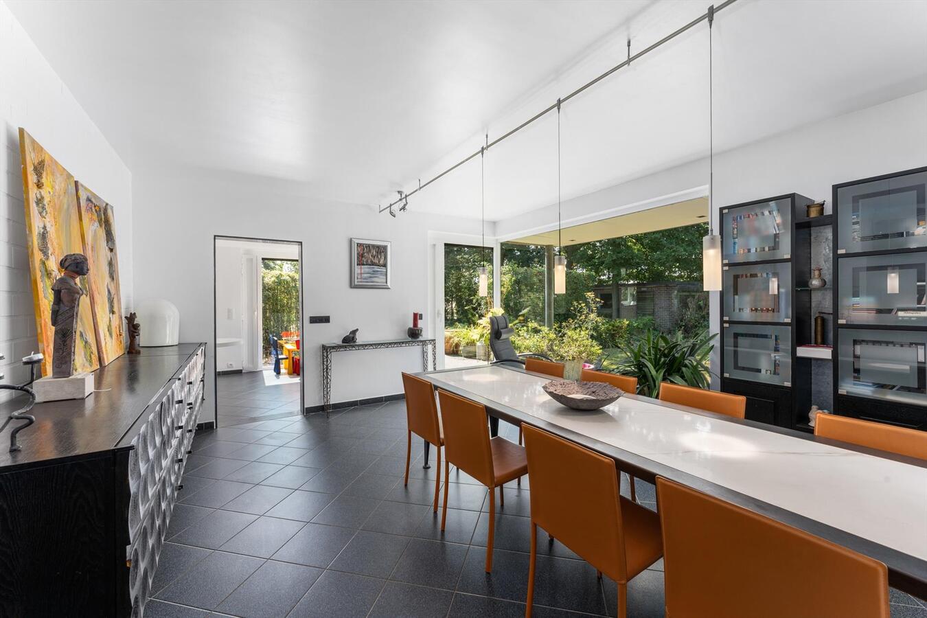 Zéér rustig gelegen woning met 5 slaapkamers en kantoorruimte te Kortemark 