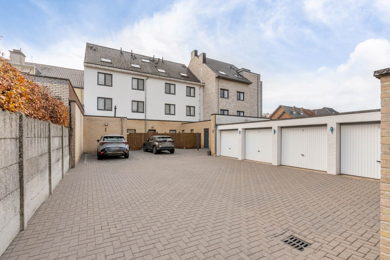 Comfortabel investeringsappartement met 2 slaapkamers en garage, in dorpskern 