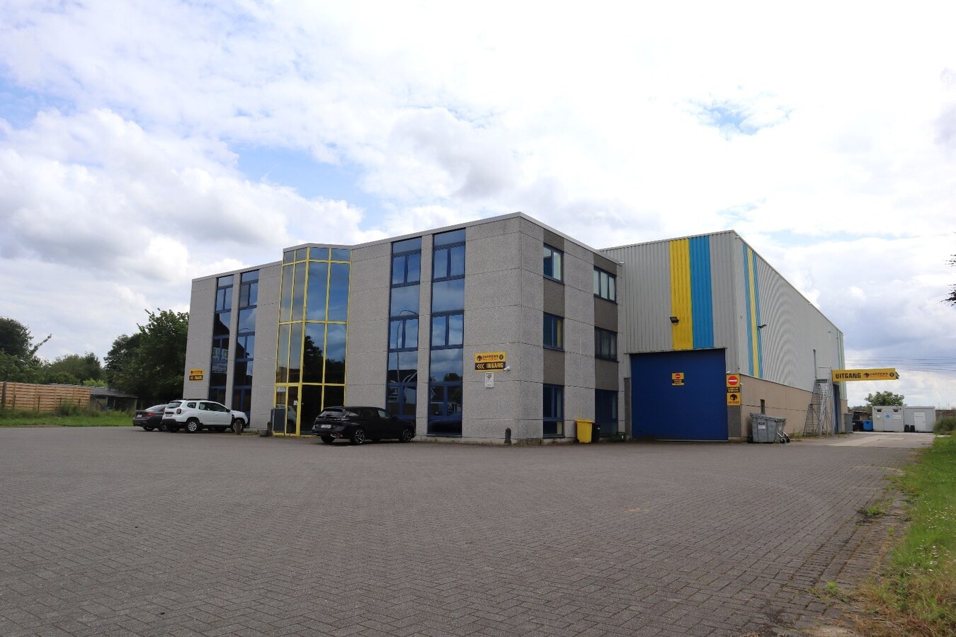 Kantoorruimte 120m² + loods/hangaar/magazijn 775 m² te Boutersem 