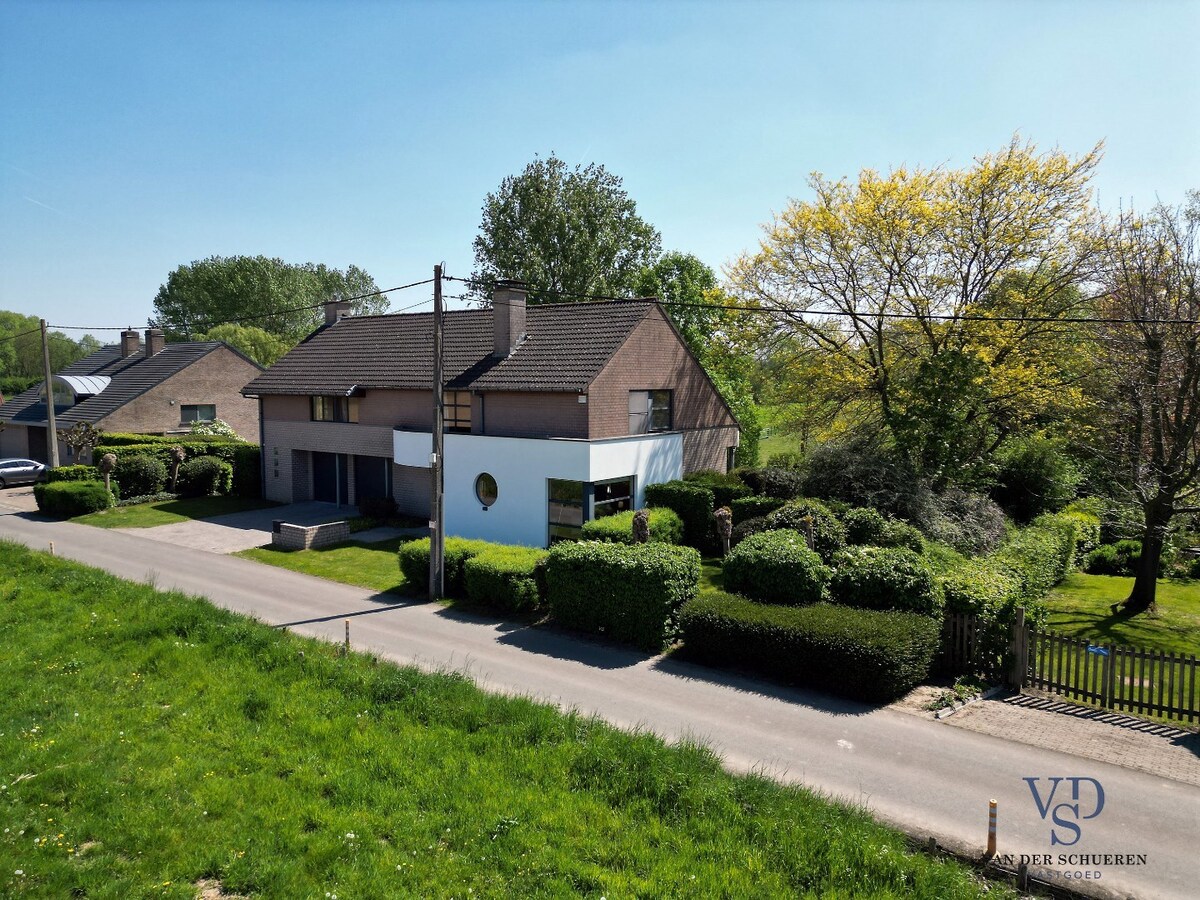 Exclusief en tijdloos wonen met exceptionele zichten. 