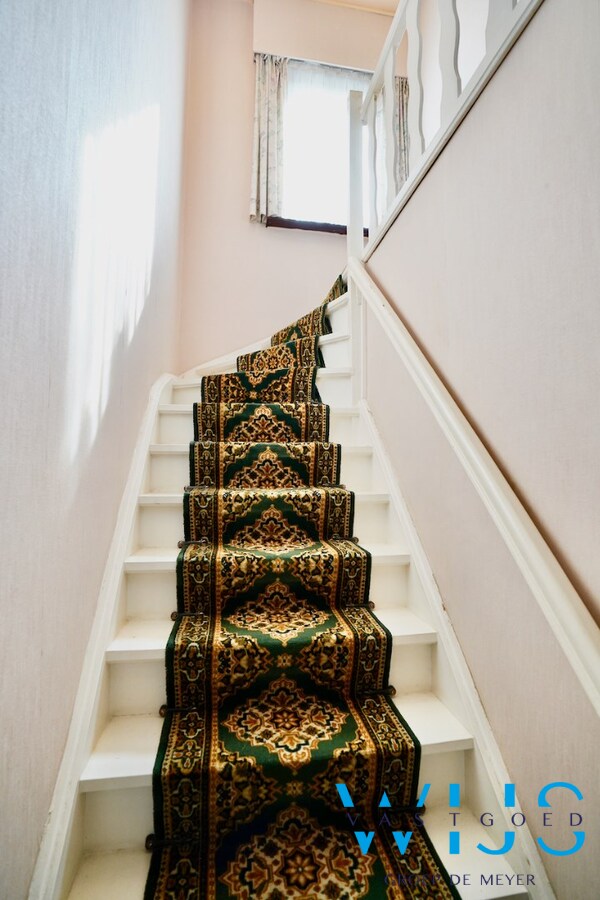 Stevig woonhuis centraal in Ertvelde ! 