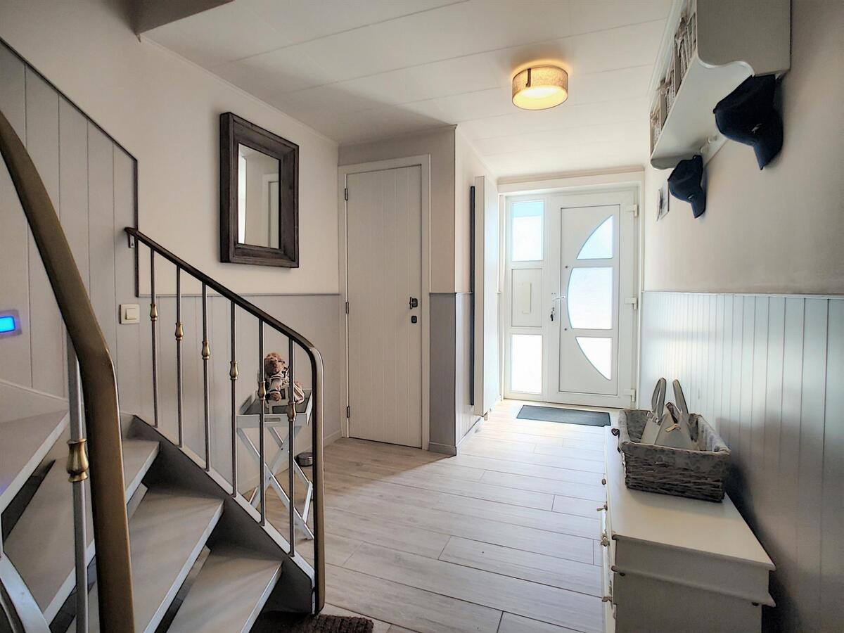 Volumineuze, gerenoveerde gezinswoning met tuin en garage - Zeebrugge 