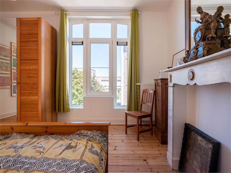 Prachtige burgerwoning in een wijk in bloei 