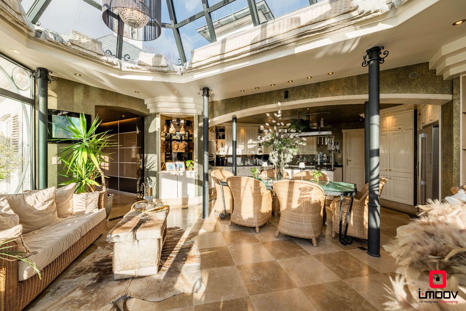 Exclusieve villa met infinity pool en resortgevoel op topligging in Mariakerke 