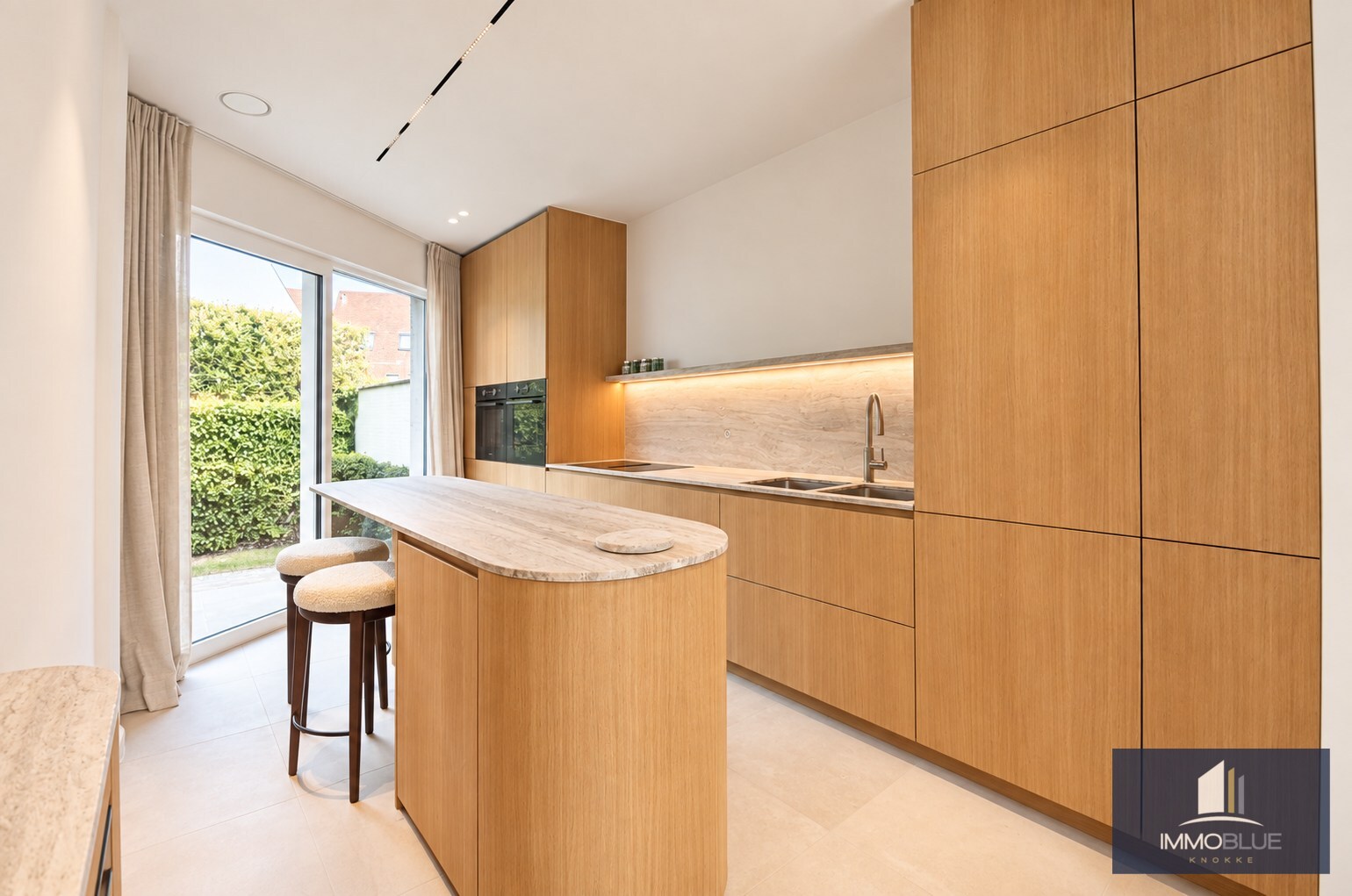 Offre exceptionnelle : Villa entièrement rénovée avec vue frontale sur la mer. 