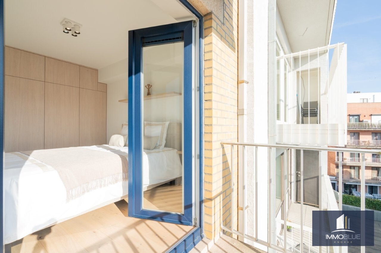 Appartement entièrement rénové et lumineux, situé dans une petite résidence. 