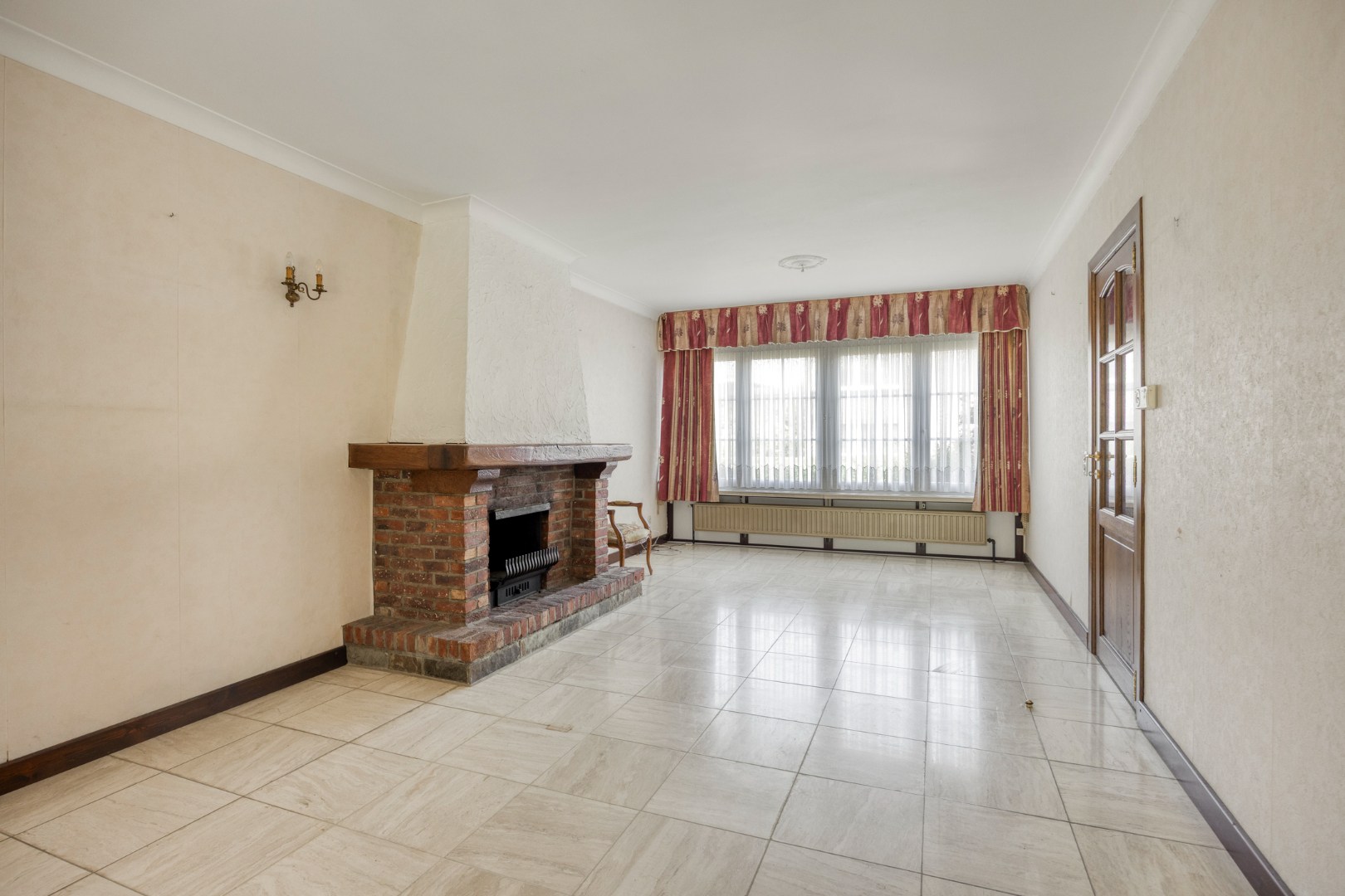 Woonkamer met haard 