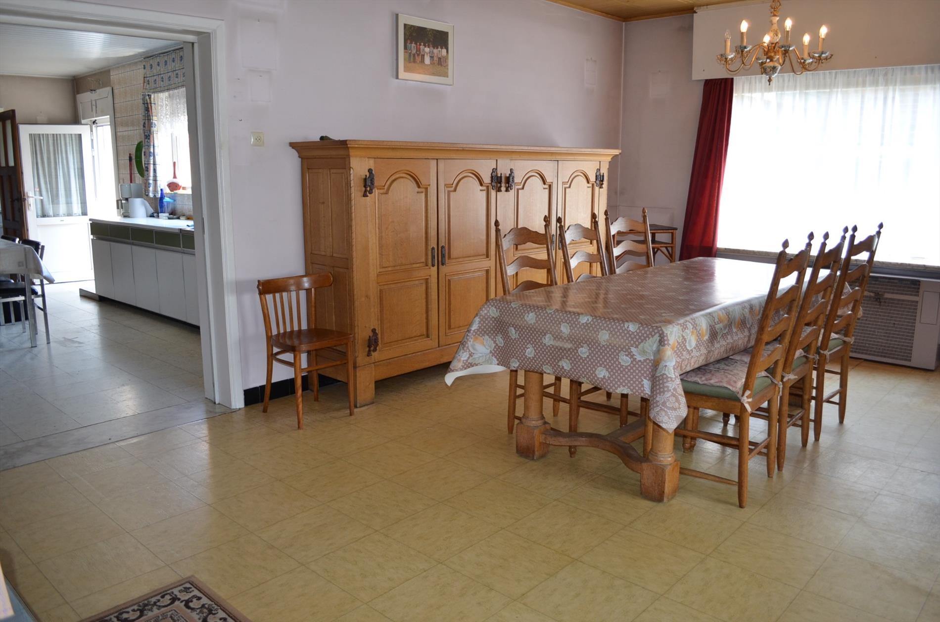 Op te frissen woning op 885m² rustig gelegen nabij centrum Maldegem 