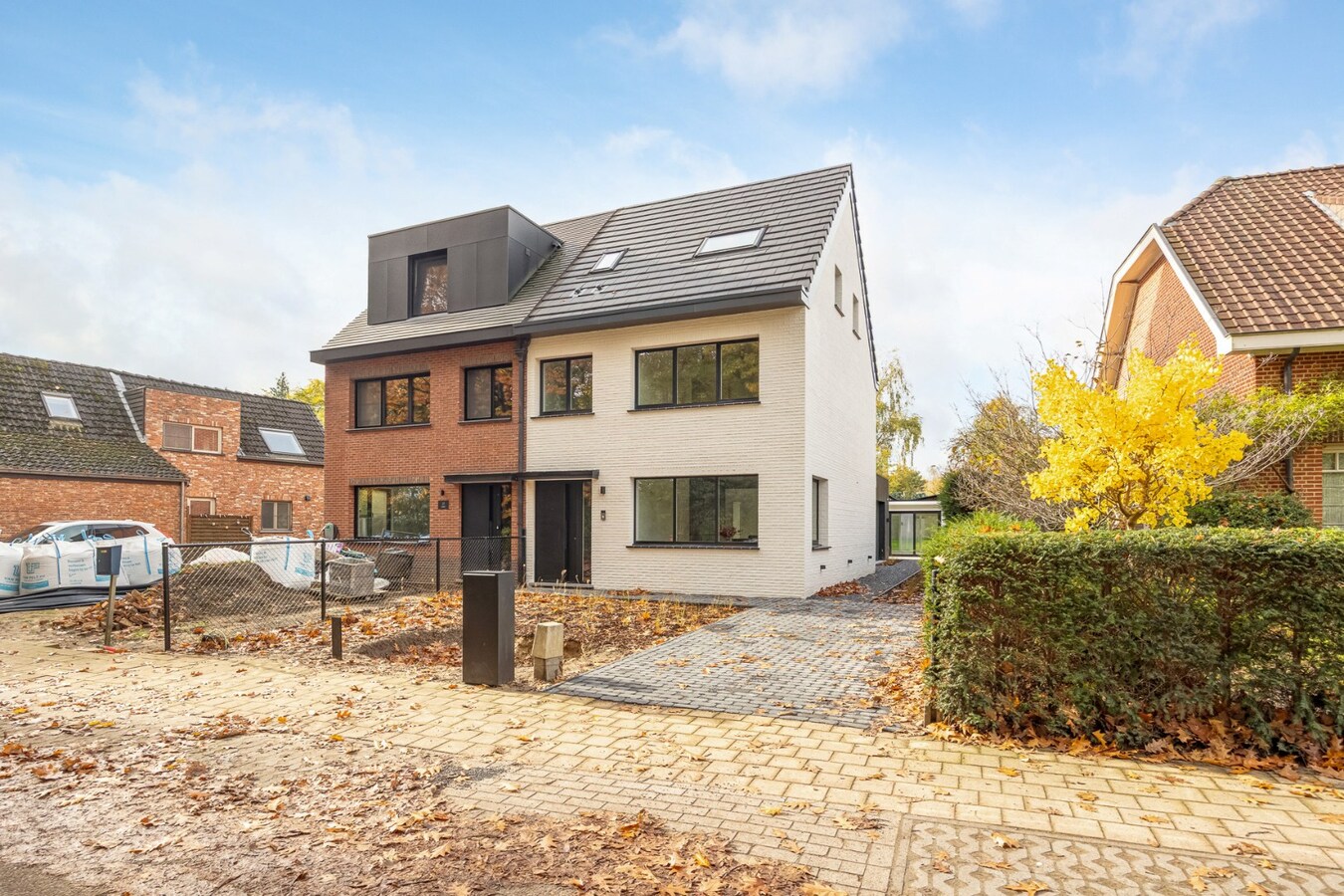 Energiezuinige instapklare woning met 4 slaapkamers en bijgebouw in hartje Schilde 