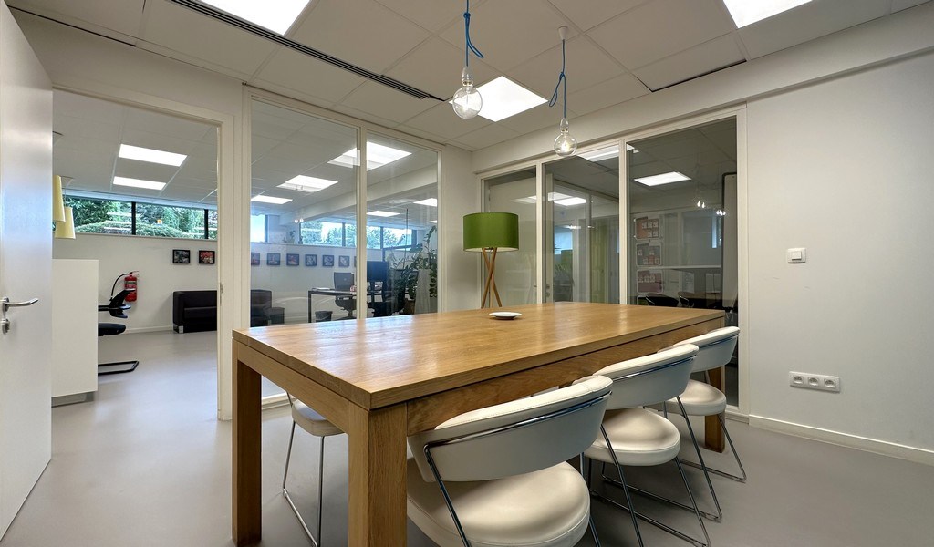 Instapklare kantoren te huur aan afrit E40 in Drongen