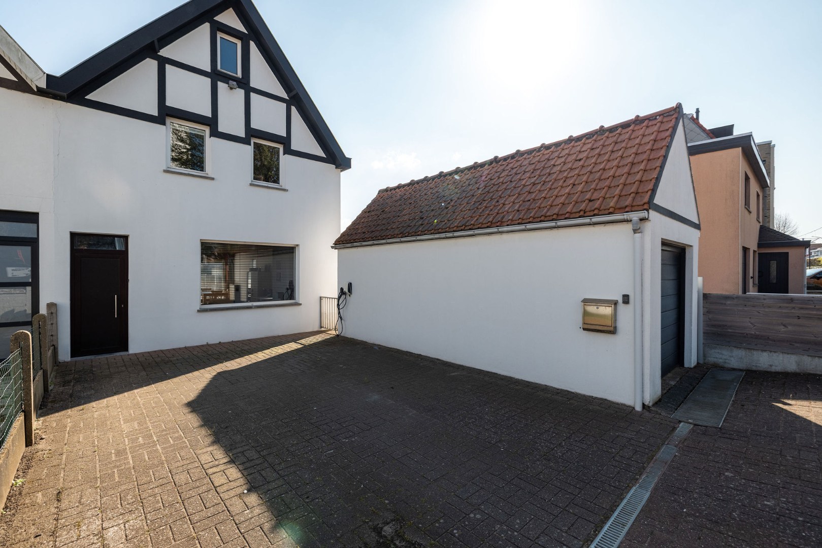 Authentieke woning met zonnige tuin, garage en bouwgrond 