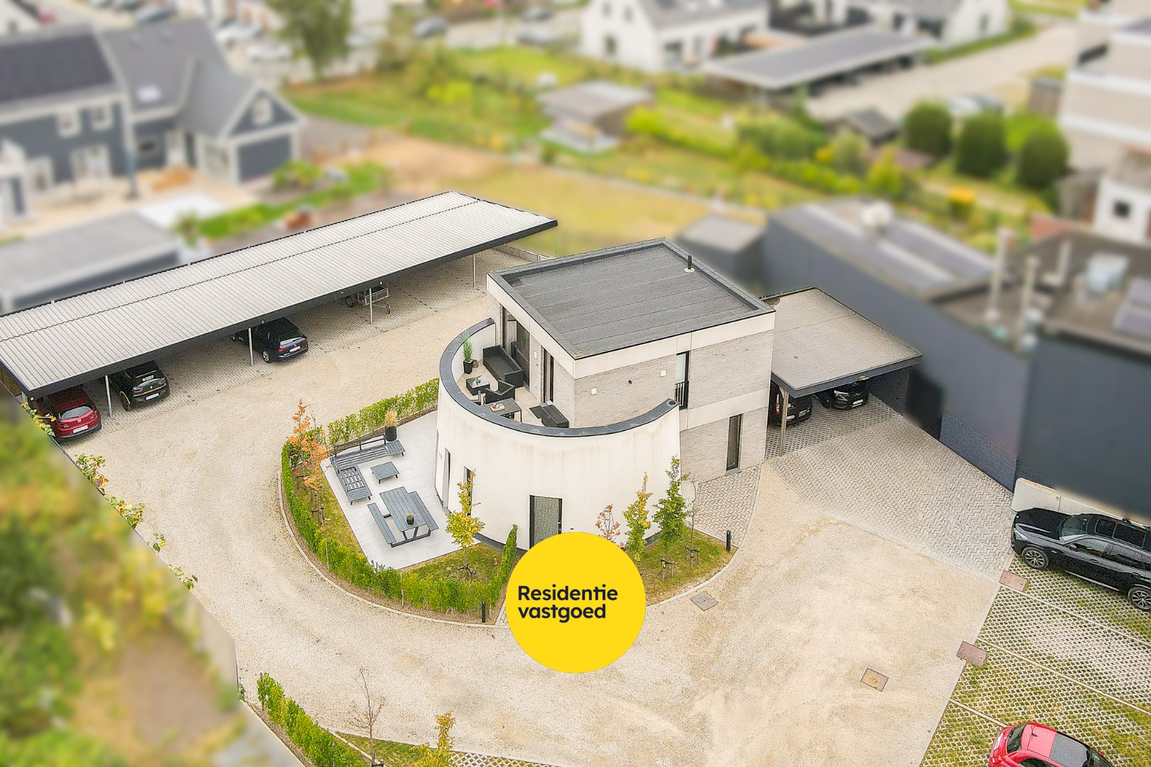 Uniek appartement met carport met grote berging gelegen in een oude graanmolen 