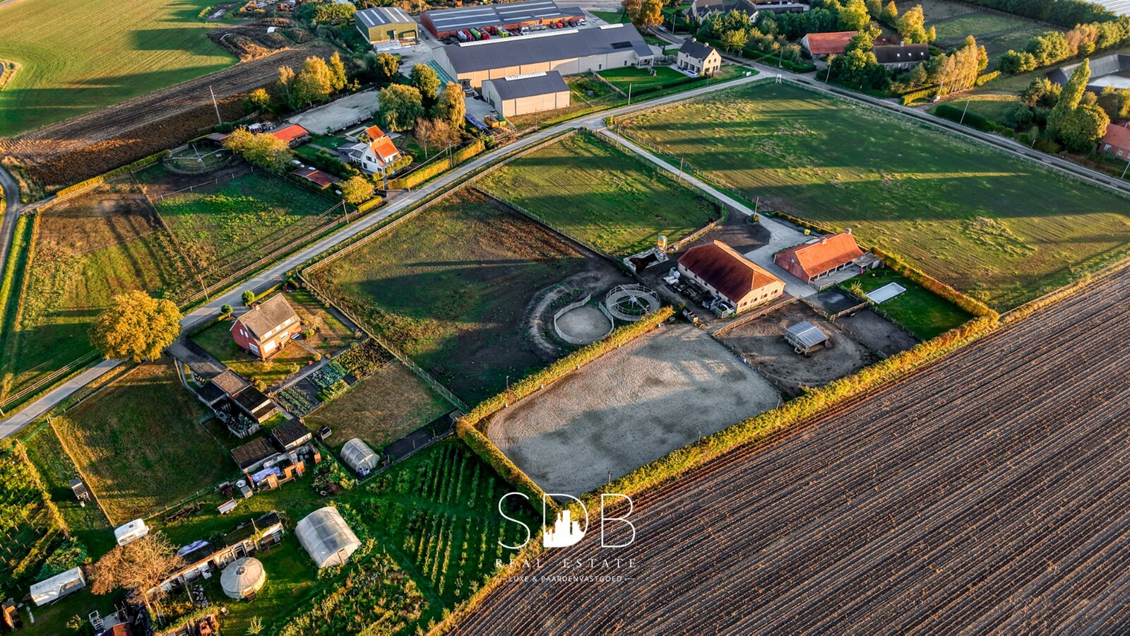 Prachtige landelijke woning met hippische accommodatie op 2,5hectare 