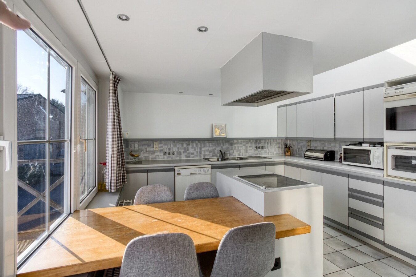 Exclusive equestrian accommodation on approx. 2,5 ha/6,18 acres in Geel (Antwerp region) 