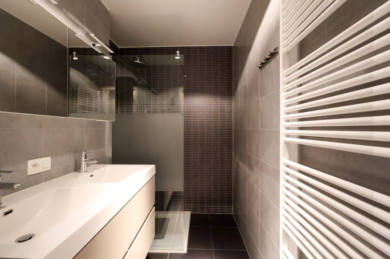 Modern appartement met eigen parkeerplaats nabij het strand Oostduinkerke 