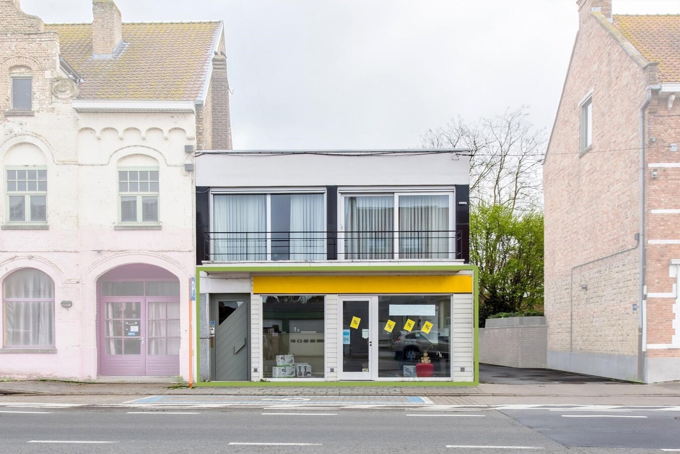 Uitstekend gelegen, gelijkvloerse handelsruimte in het centrum van Diksmuide 