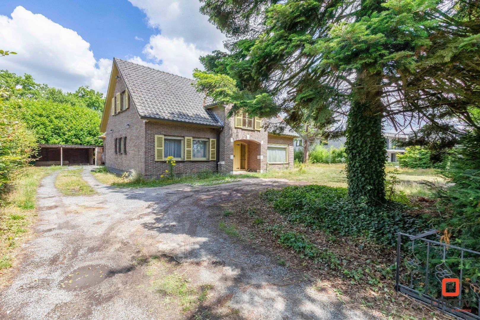 Te renoveren villa op toplocatie in Laarne 