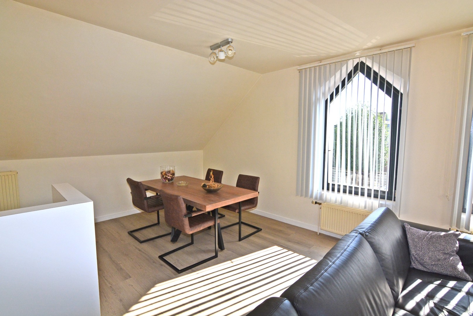 Modern appartement met 2 slpks en parking. 