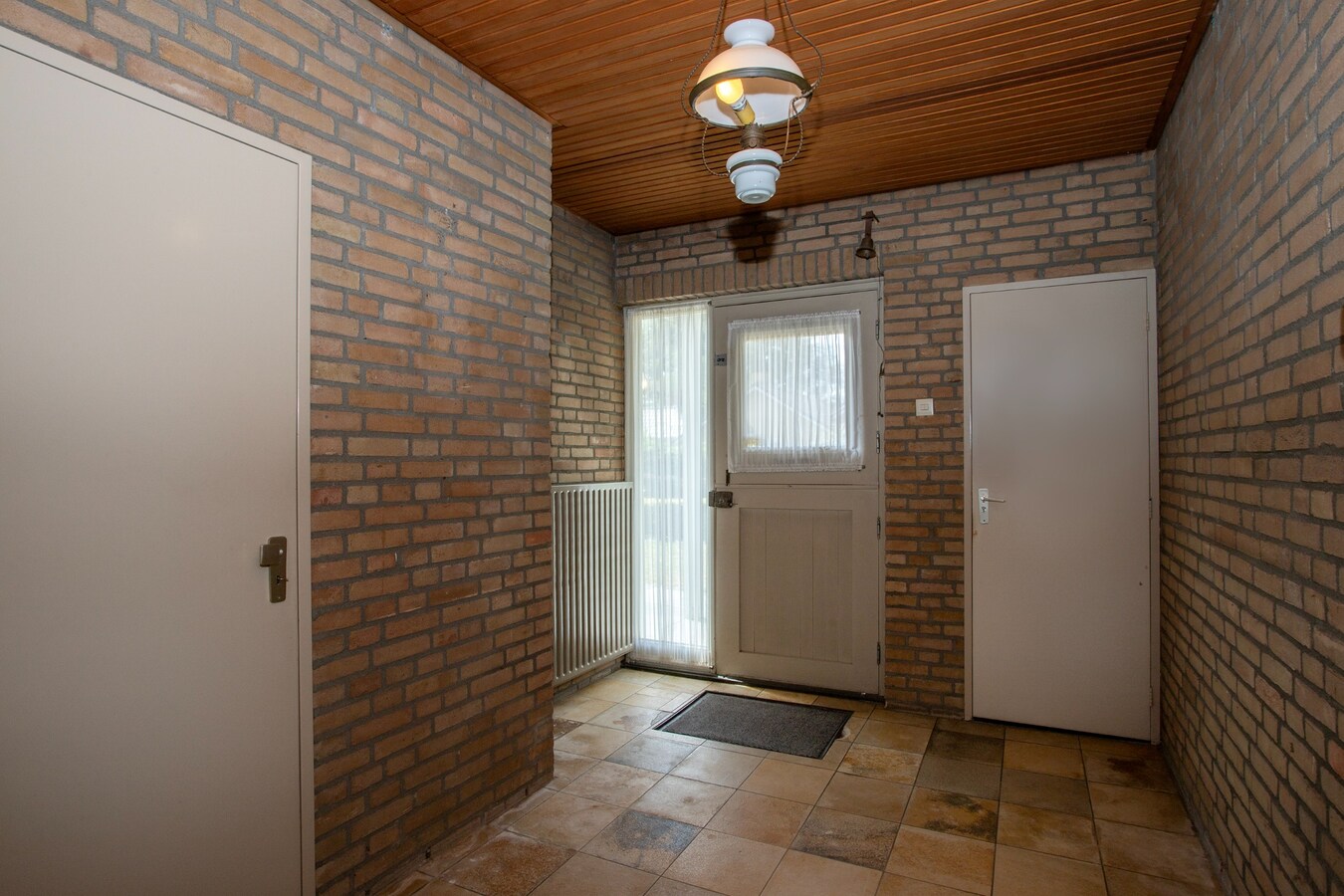 Vrijstaande levensloopbestendige semibungalow met schitterend uitzicht en royale tuin in Hoogeloon. 