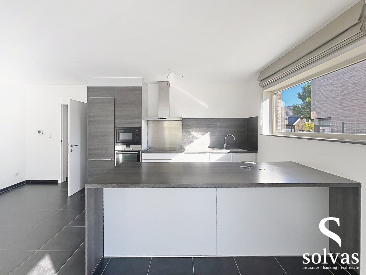 Instapklare ruime halfopen woning met 4 slaapkamers op toplocatie! 