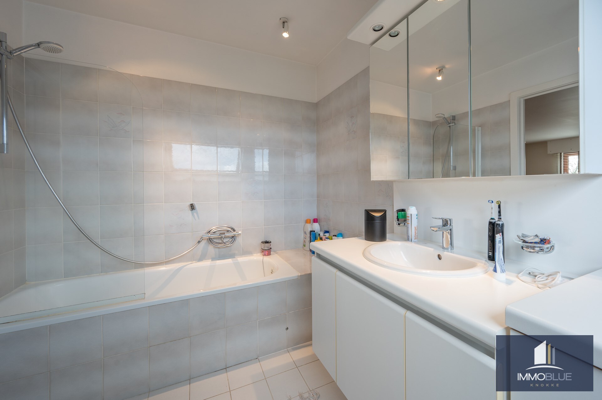 Charmante hoeve met volledig ingericht atelier gelegen op een perceel van ongeveer 5.500 m². 