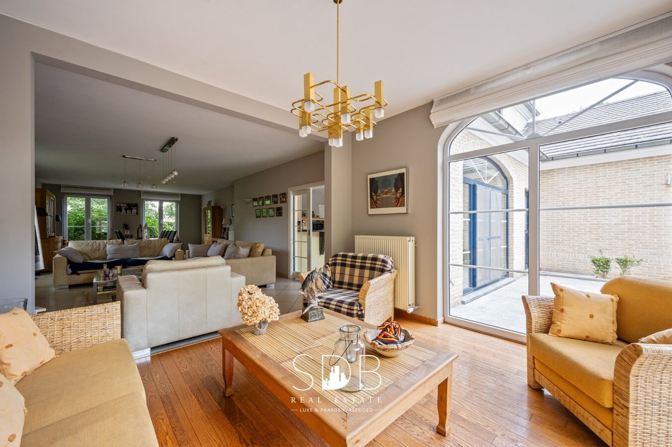 Prachtig landhuis met paardenfaciliteiten op 15.804m² 