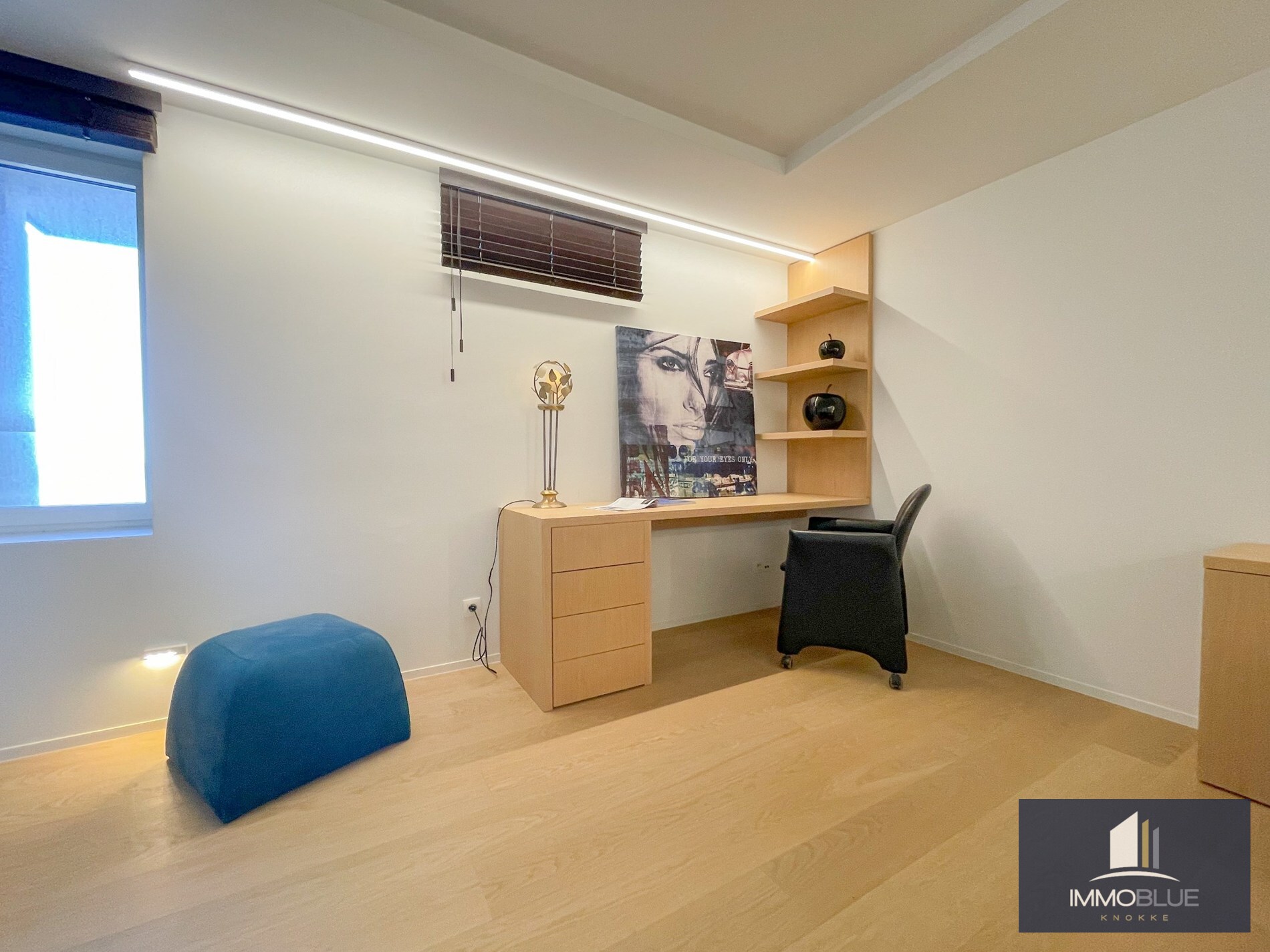 Uitzonderlijk, luxueus afgewerkt hoekappartement met frontaal zeezicht. 