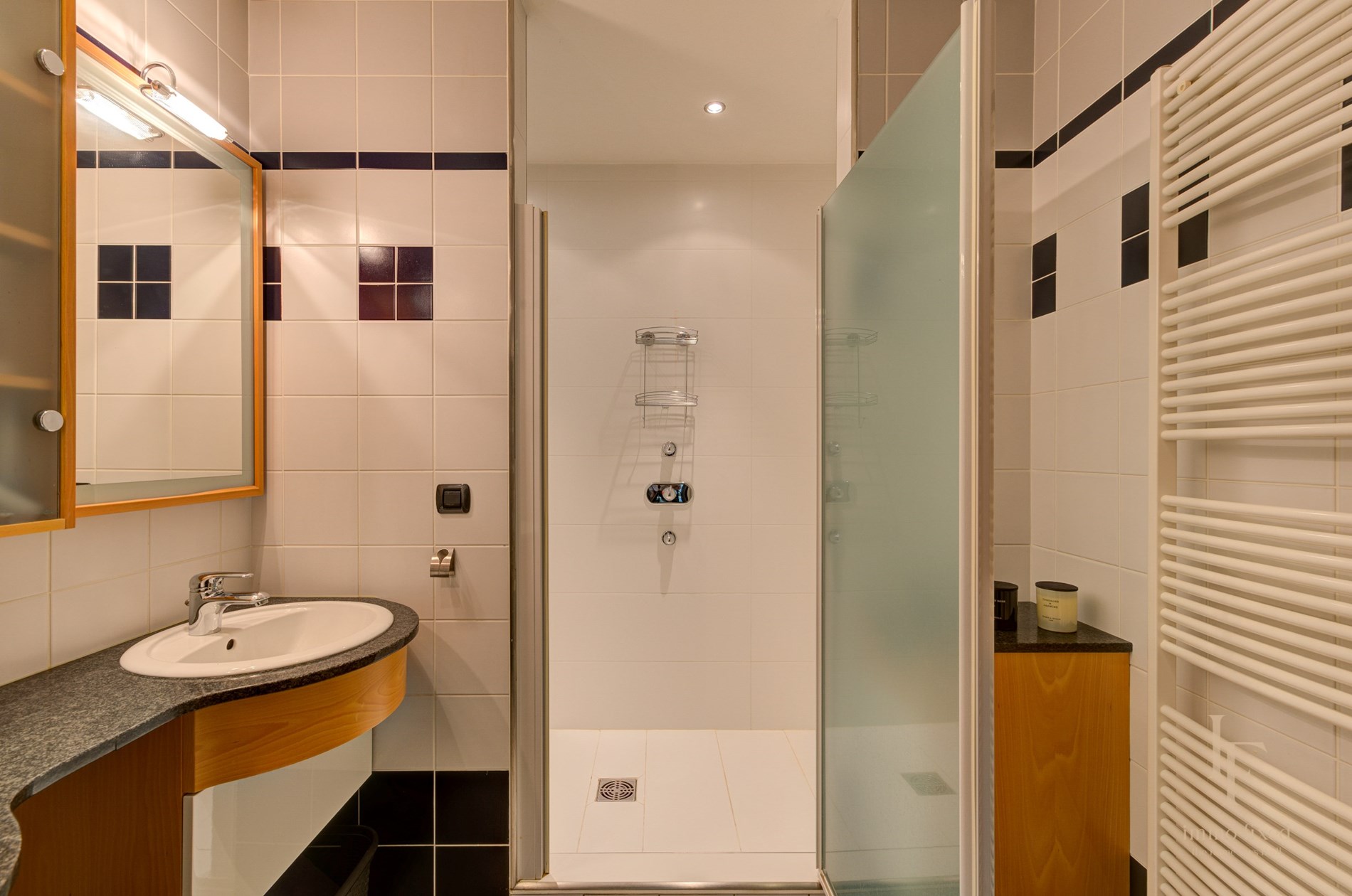 Moderne villa met 7 slaapkamers te Zoersel. 