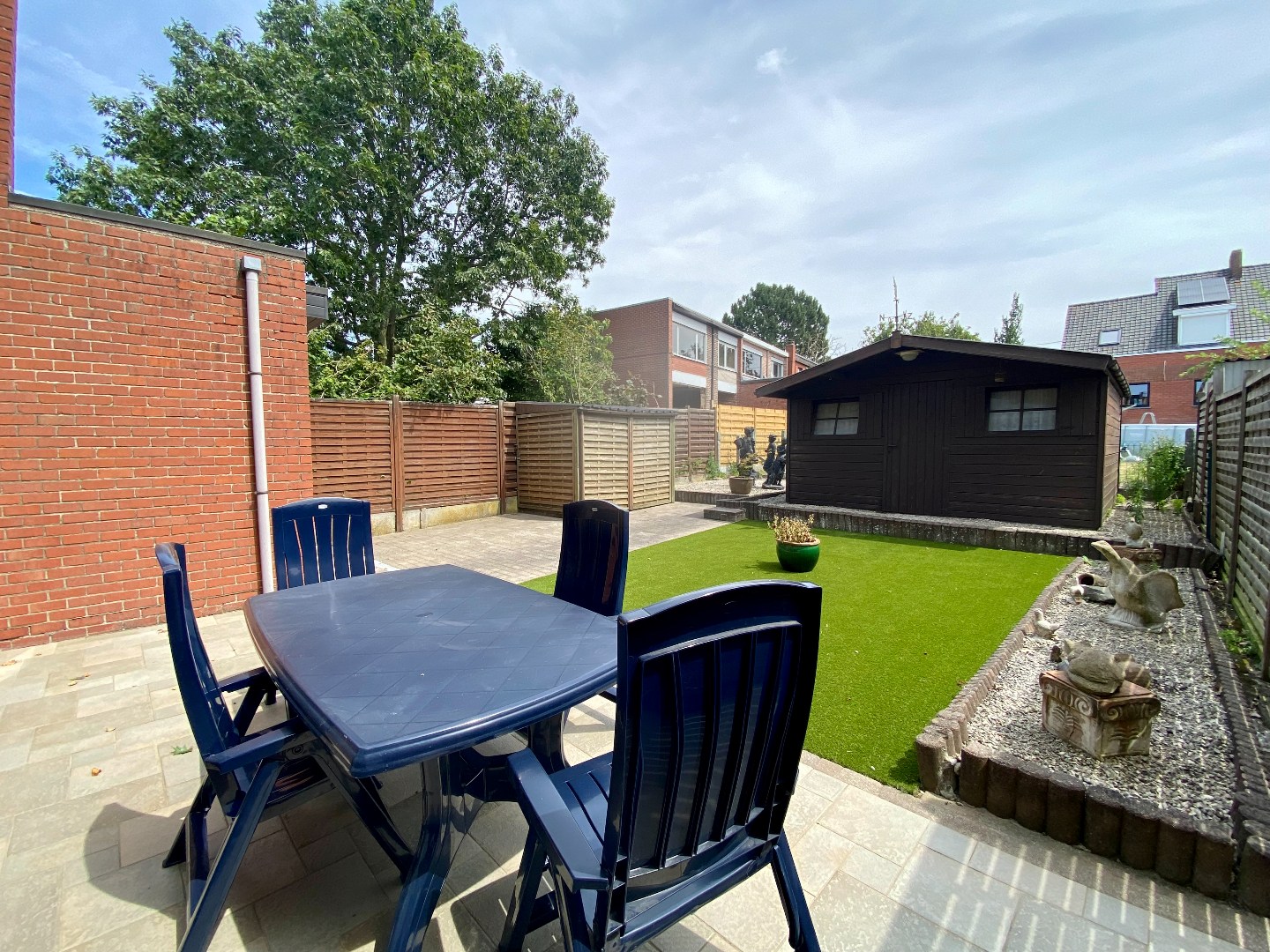 Zeer goed gelegen te renoveren gezinswoning met tuin en garage op 245 m²! 