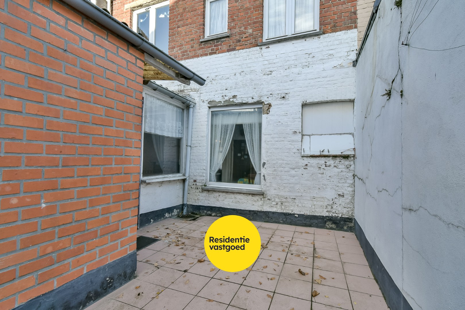 Te renoveren woning in hartje Torhout! 