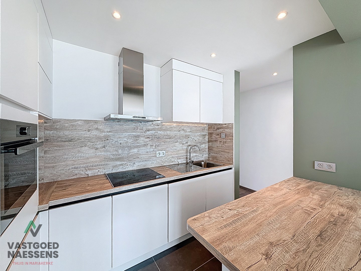 STUDIO RÉNOVÉ AVEC VUE SUR LA MER 