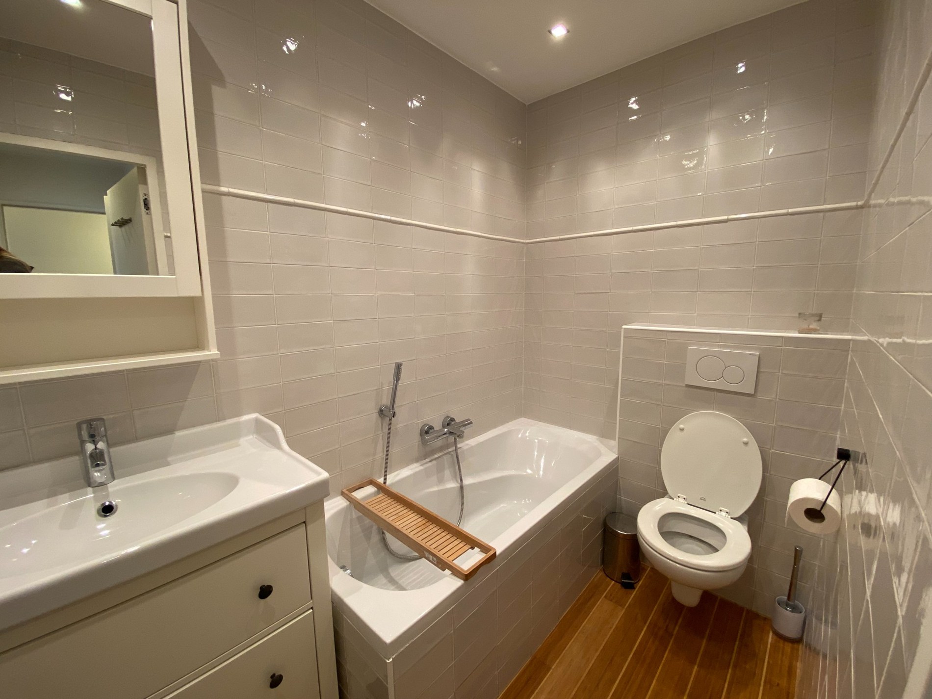 Meublé: Appartement récemment rénové et joliment décoré situé à Oud Knokke à proximité des rues commerçantes. 