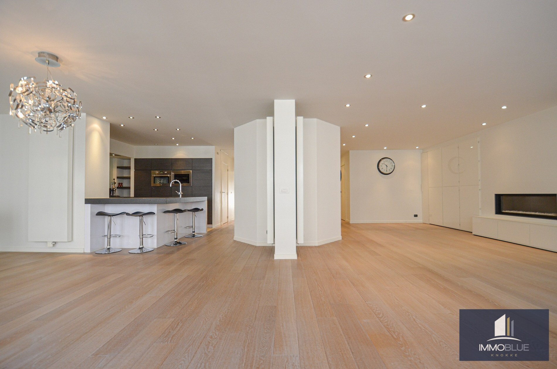 Topaanbieding – Uitzonderlijk ruim appartement gelegen in een stijlvolle residentie. 