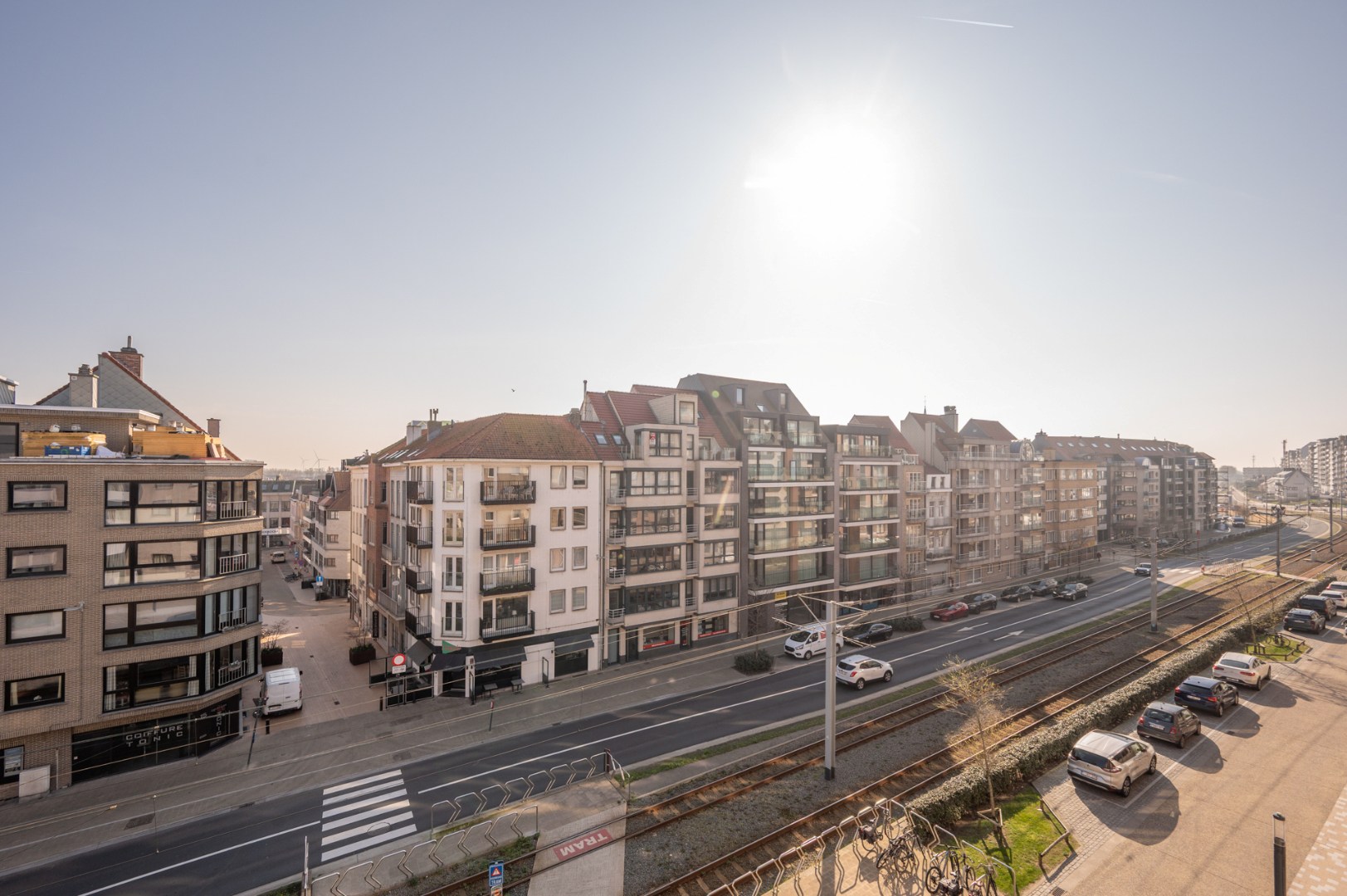Uiterst ruim appartement met 3 slaapkamers en 2 badkamers 