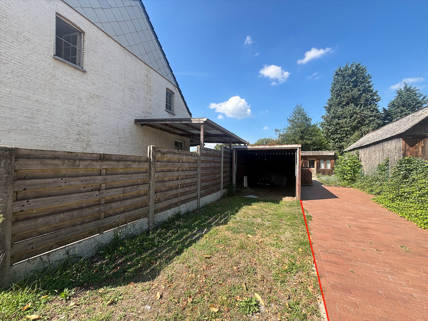 Charmante woning met 2 slpk. en garage in Mol-Sluis 