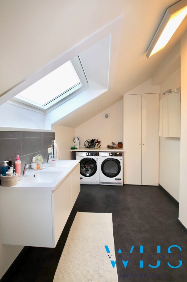 Uniek dakappartement te CENTRUM EVERGEM ! 
