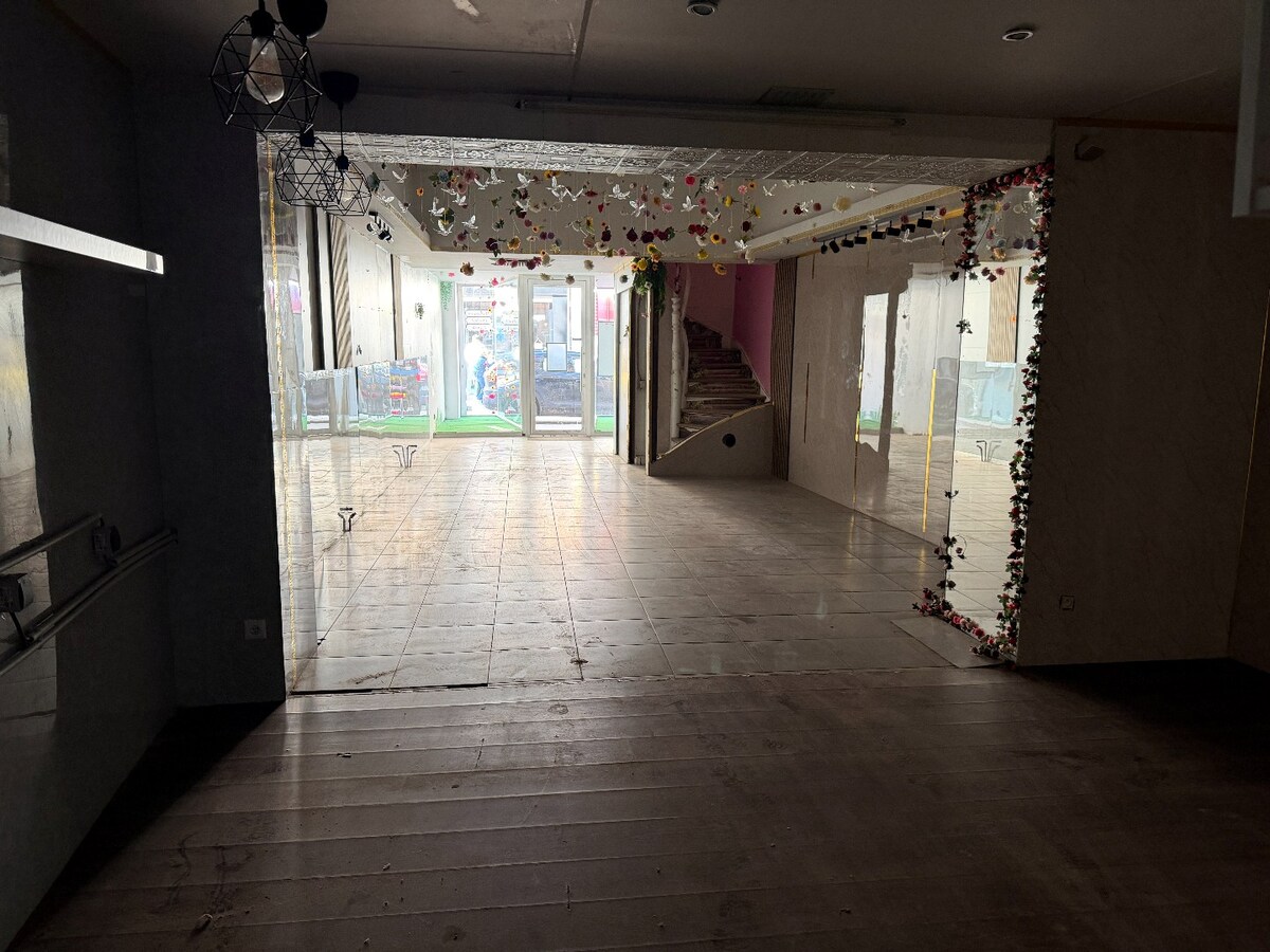 Uitstekend gelegen handelspand met bruikbare vloeroppervlakte van 257m² 