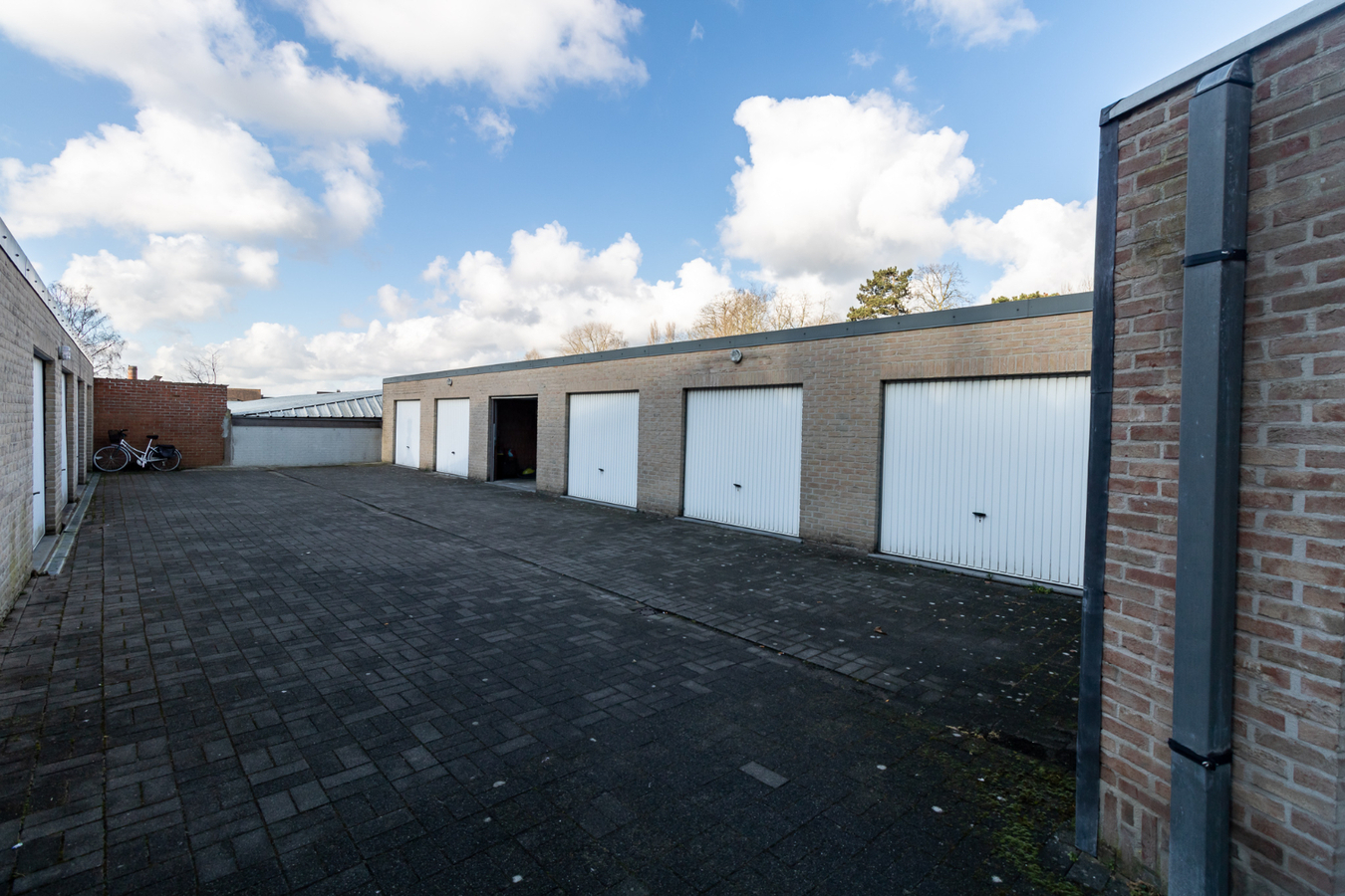 Recent vernieuwd appartement te Gistel met garage 