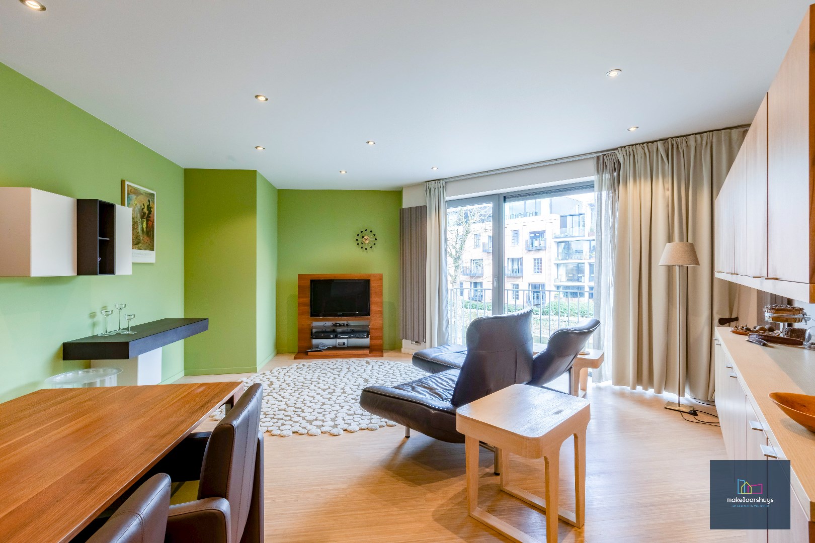 Ruim en goed gelegen 1-slp.app. met groot terras en overdekte staanplaats 