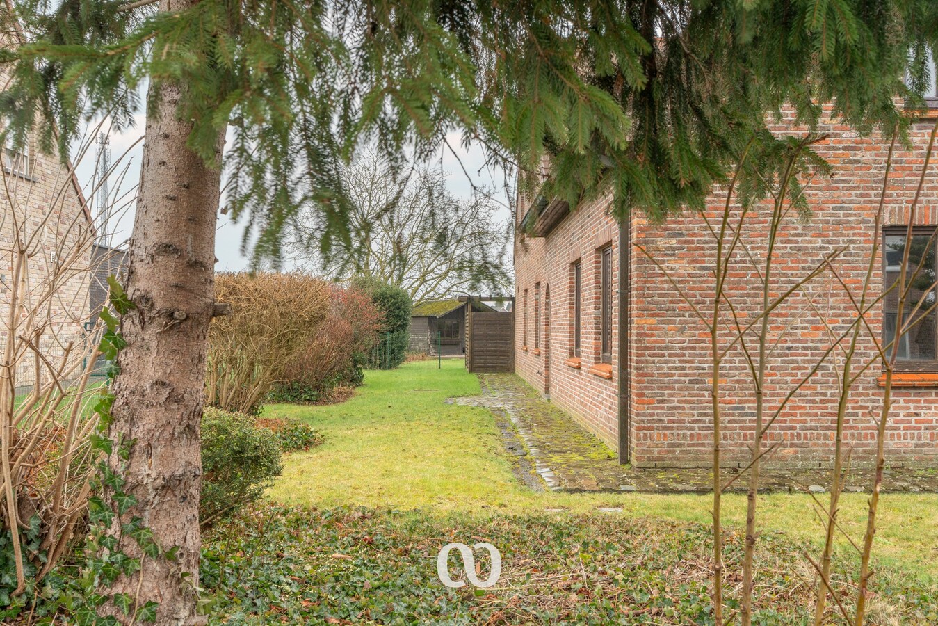 Karaktervolle en ruime woning met 3 slaapkamers en garage nabij het centrum van Oudenaarde 