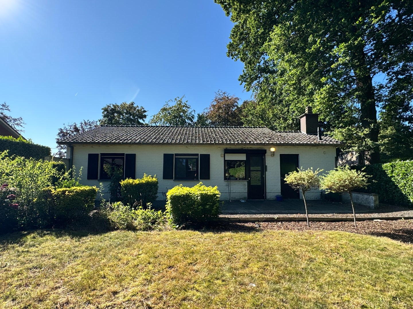 Open bebouwing met garage op een rustige, residentiële ligging 