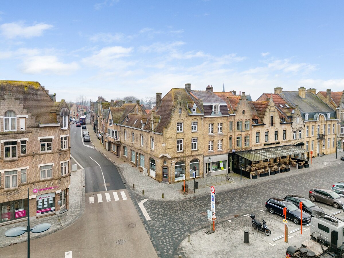Uitstekend gelegen opbrengsteigendom op de Grote Markt van Diksmuide 