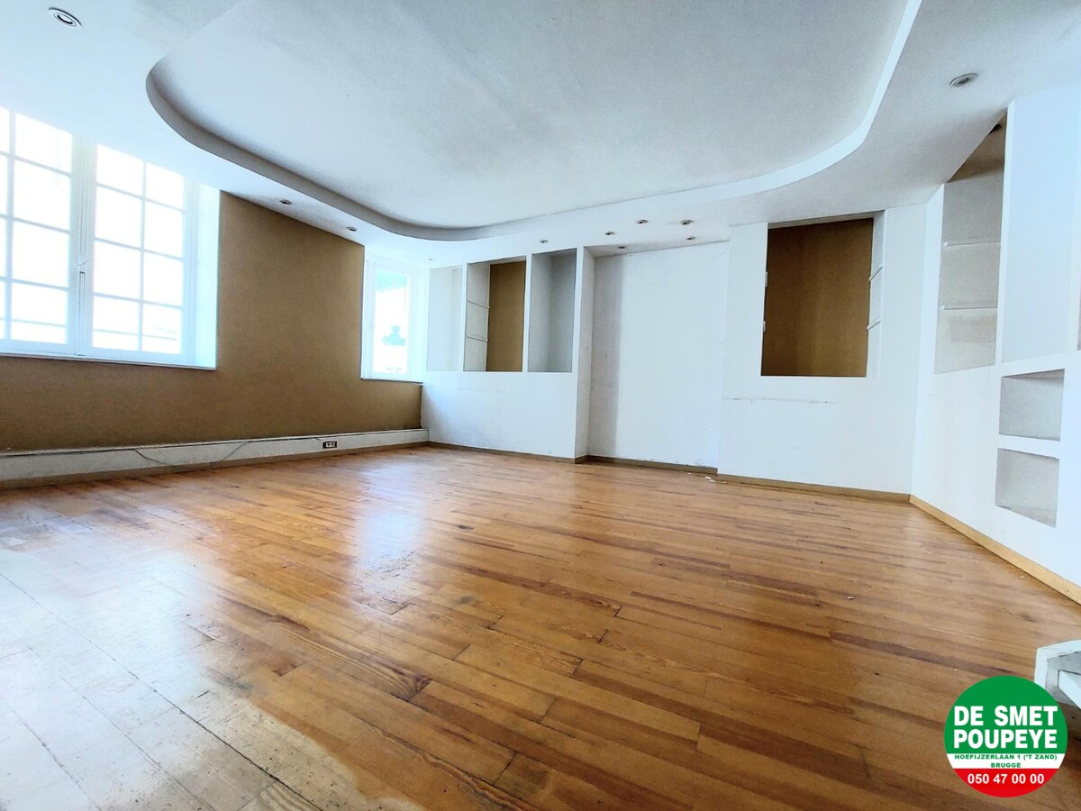 Handelsgelijkvloers nabij de Markt van Brugge 