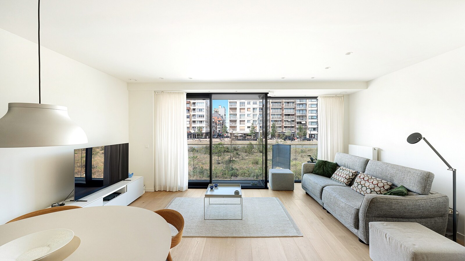 Subliem recent appartement (2020) op toplocatie op slechts 300 meter van de zeedijk te Heist 