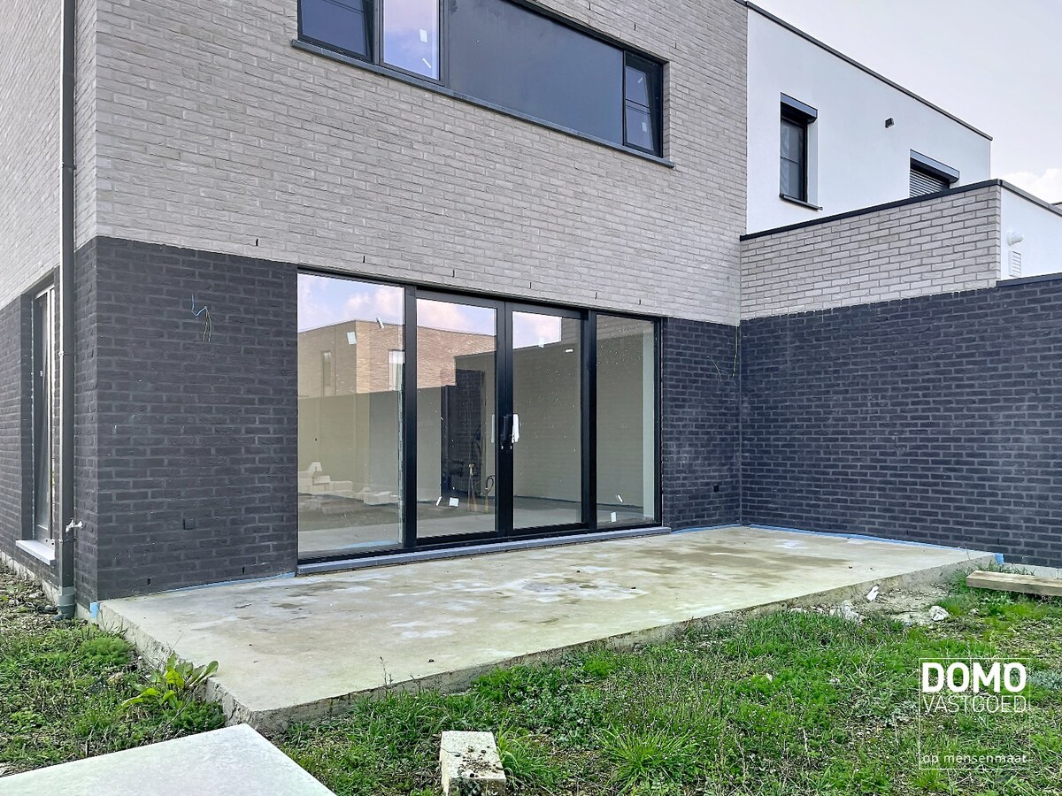 MODERNE NIEUWBOUWWONING CASCO PLUS MET 3 SLAAPKAMERS 