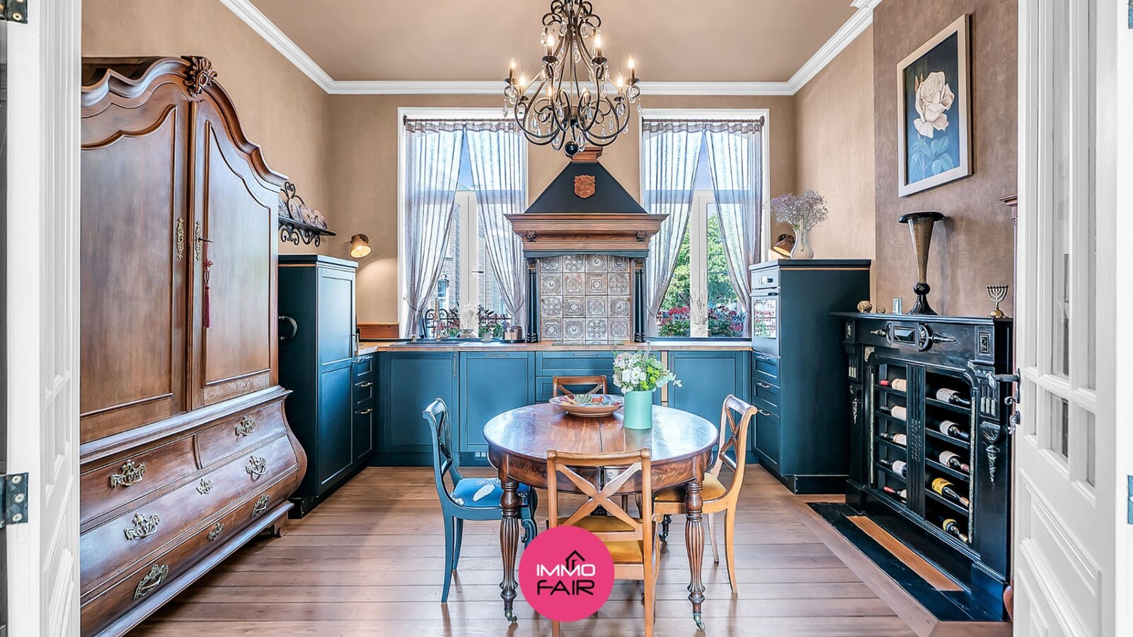 Karaktervolle herenwoning met vier slaapkamers en glazen tuinkamer 